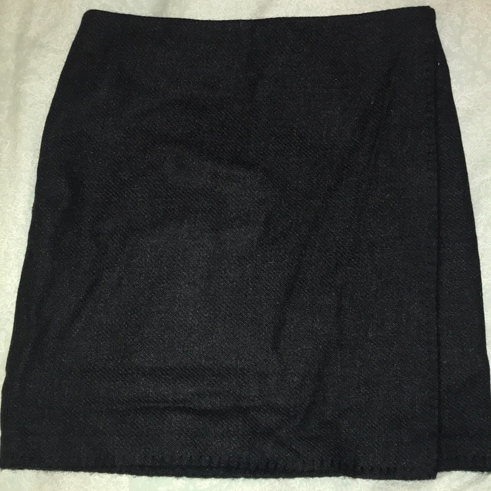 Fully lined wool skirt
